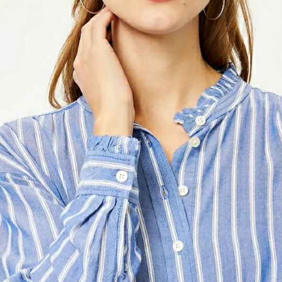 🌷NWT LOFT Button Up - Picture 3 of 6